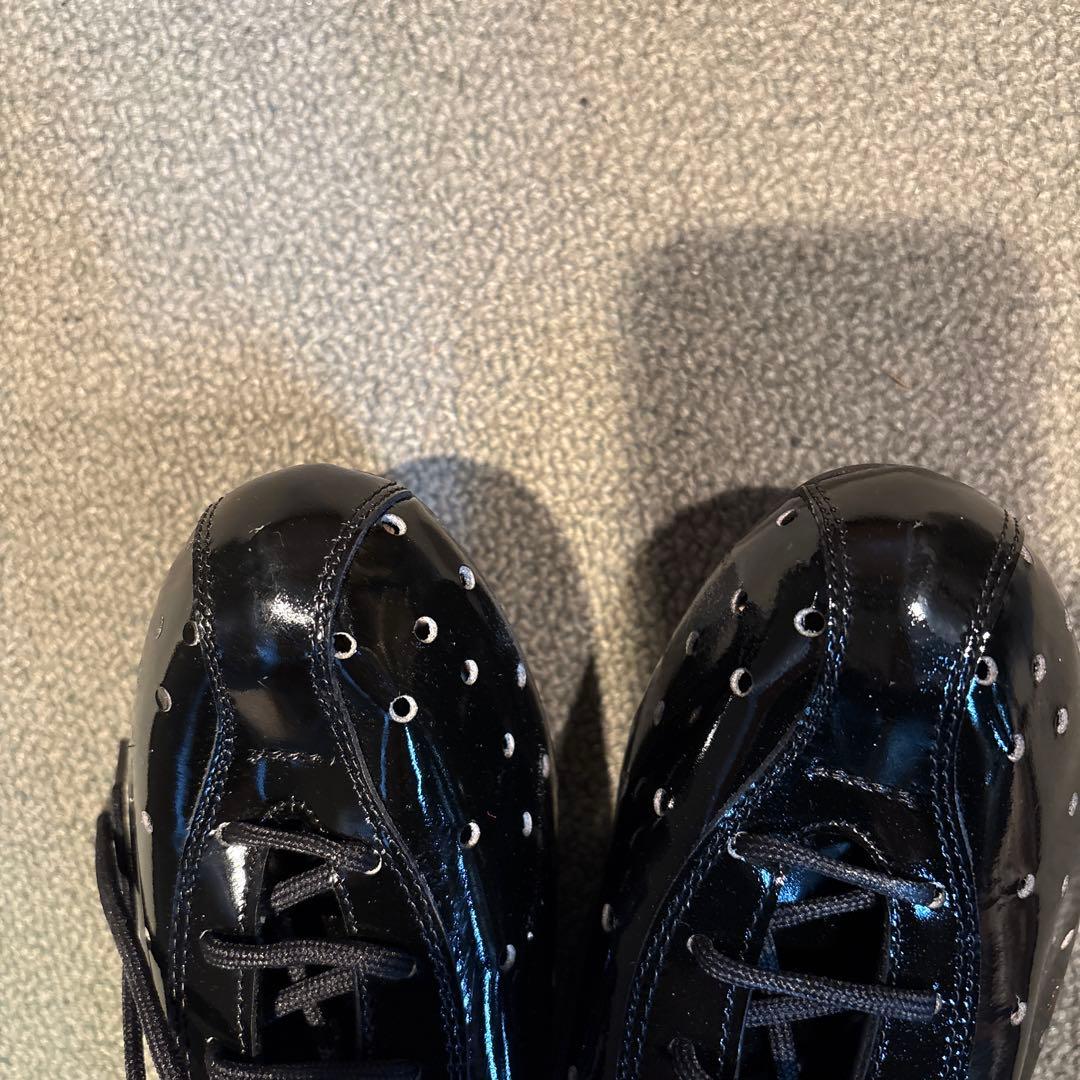 イタリア製DEUGI 103エナメルタイプ黒　サイズ41 1/2 傷有り