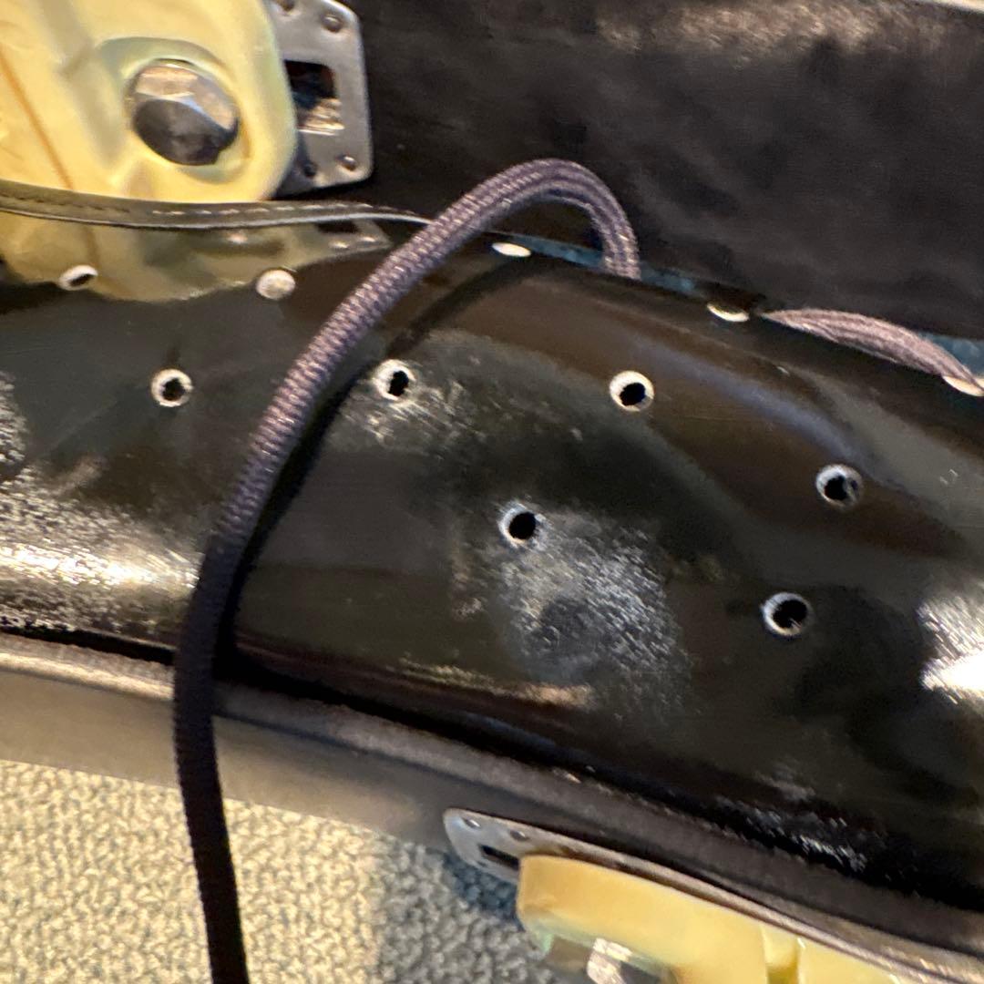 イタリア製DEUGI 103エナメルタイプ黒　サイズ41 1/2 傷有り