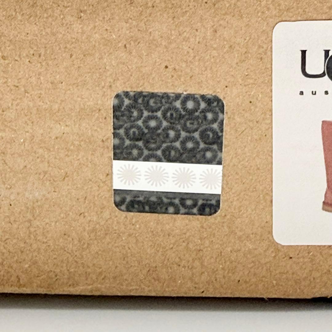 未使用品　箱付き　UGG W CLASSIC TALL　5815W　24cm