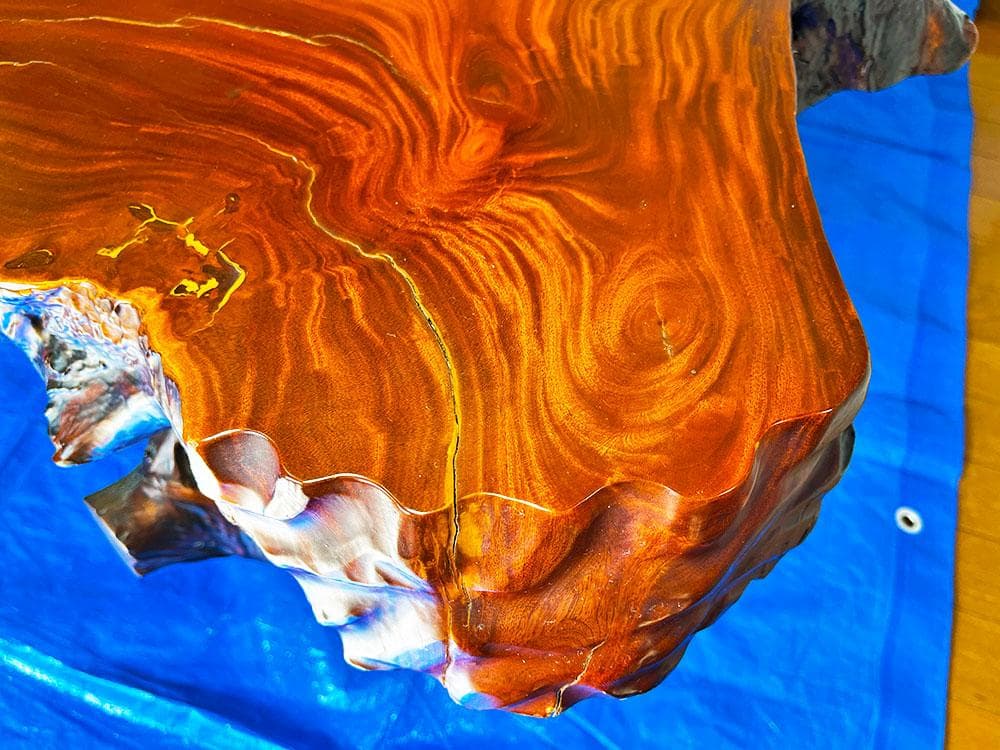 天然木　センターテーブル　銘木　一枚板　ローテーブル　三本足　杢目　高さ46cm