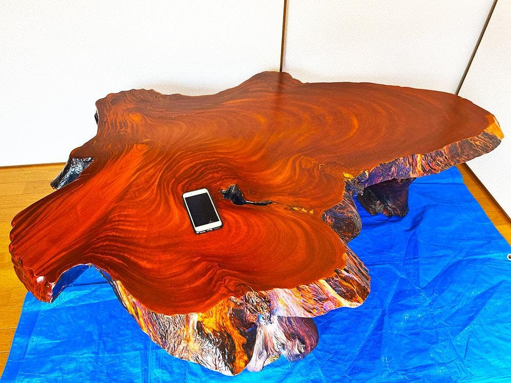 天然木　センターテーブル　銘木　一枚板　ローテーブル　三本足　杢目　高さ46cm