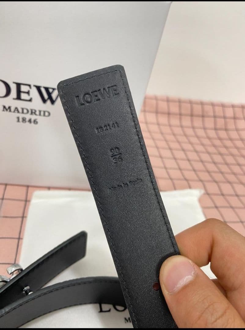 ロエベ　レザーベルト　銀色金具　90ｃｍ