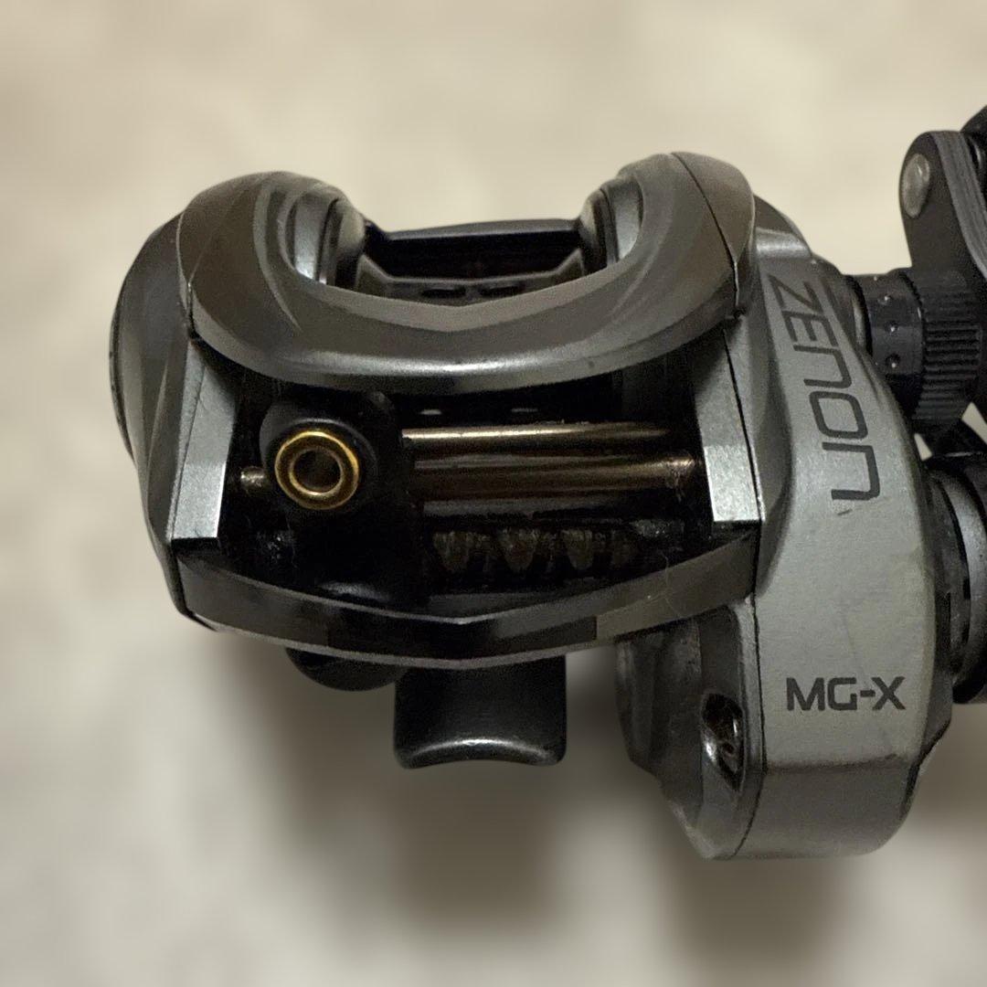 アブガルシア　ゼノン MG-X 8.3SHS-L　ハイギア(左)