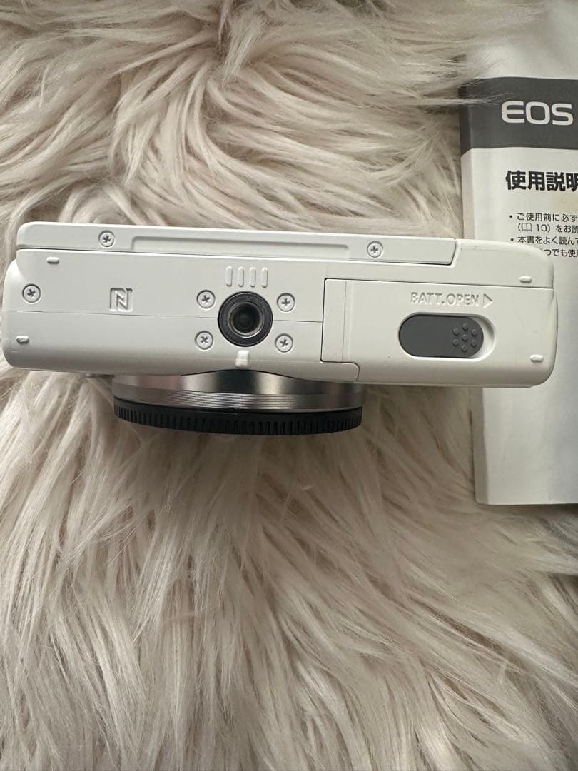 Canon EOS M100 ミラーレス一眼