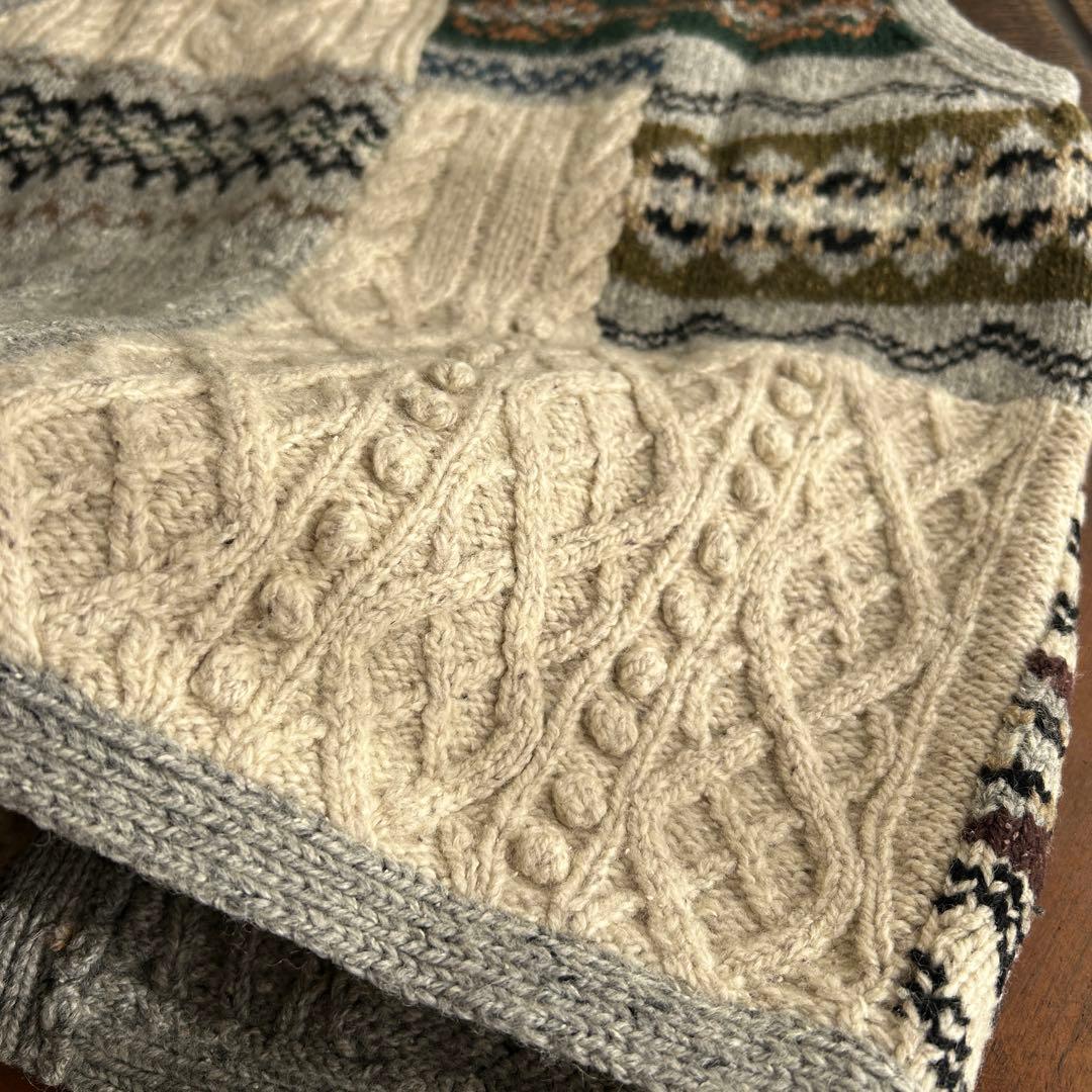 Papas 男性用ハンドニットのベスト　絹混ウール　革のクルミボタン使用