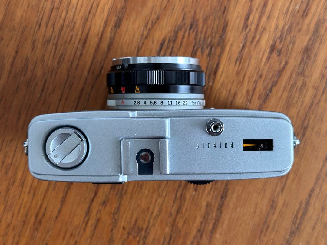 美品Olympus Trip 35 レンジファインダーカメラ シルバー・ベージュ