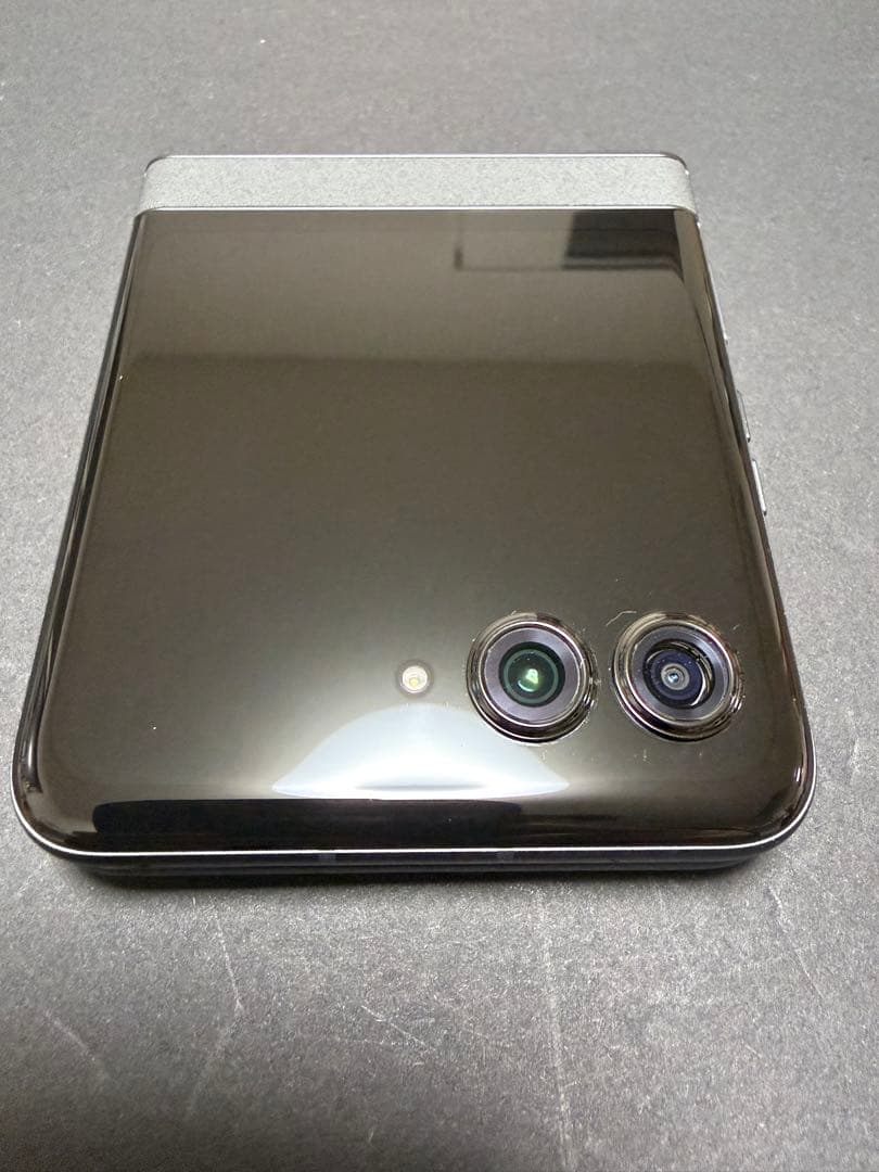 【美品】motorola razr 50 512GB コアラグレー