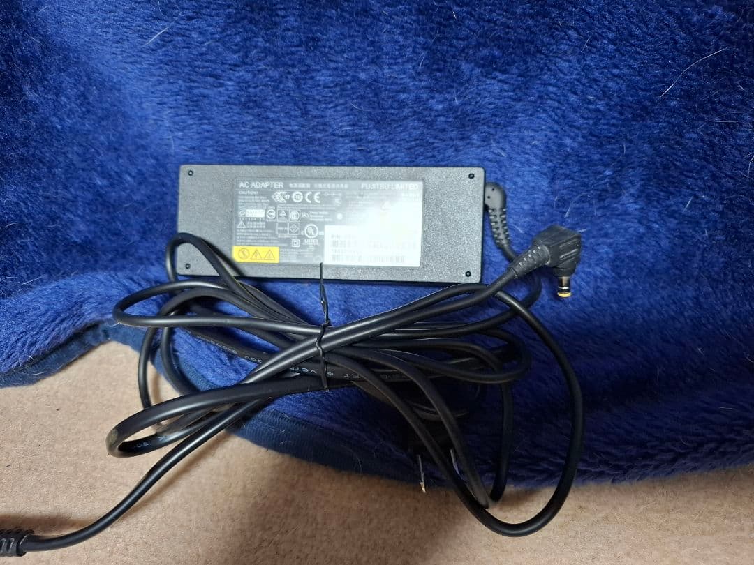 Fujitsu FH90/B3 デスクトップPC