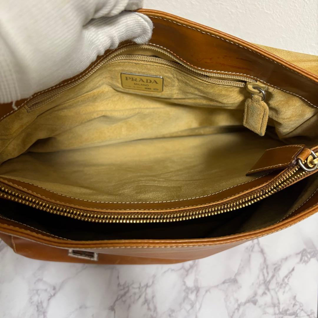 archive prada メッセンジャーバッグ ショルダーバッグ ロゴ型押し