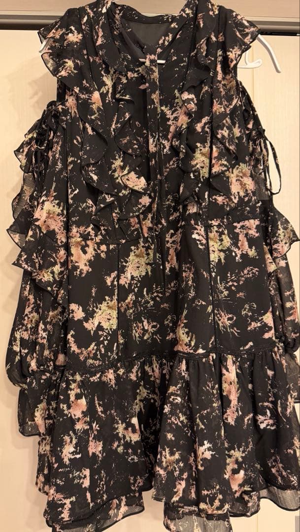 新品タグ付き　SNIDEL プリントフリルミニワンピース