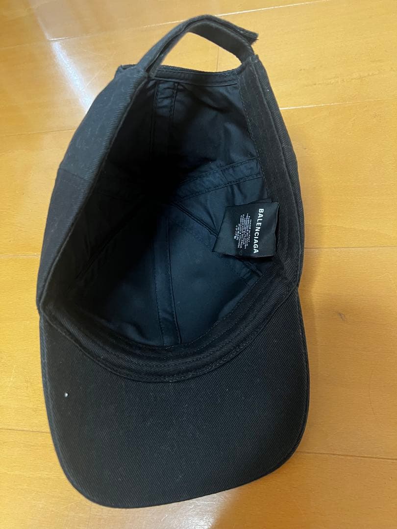 BALENCIAGA ブラックキャップ レインボーロゴ