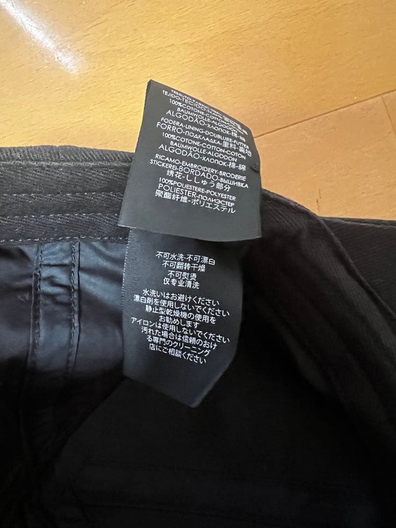 BALENCIAGA ブラックキャップ レインボーロゴ