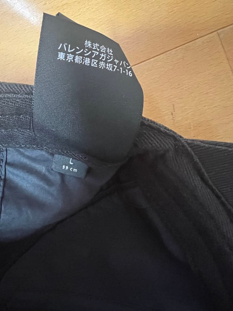 BALENCIAGA ブラックキャップ レインボーロゴ