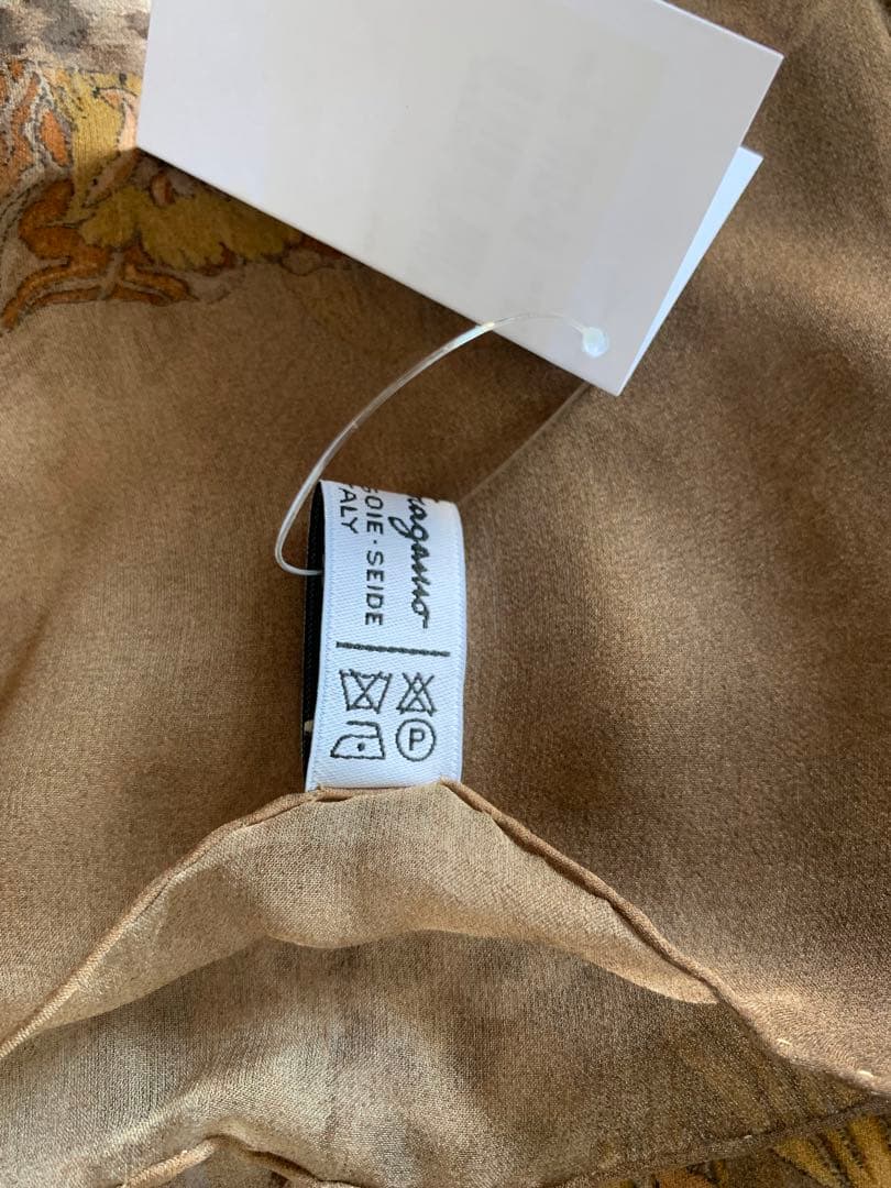 未使用品　サルヴァトーレフェラガモ 豹大判ストールスカーフ　長方形