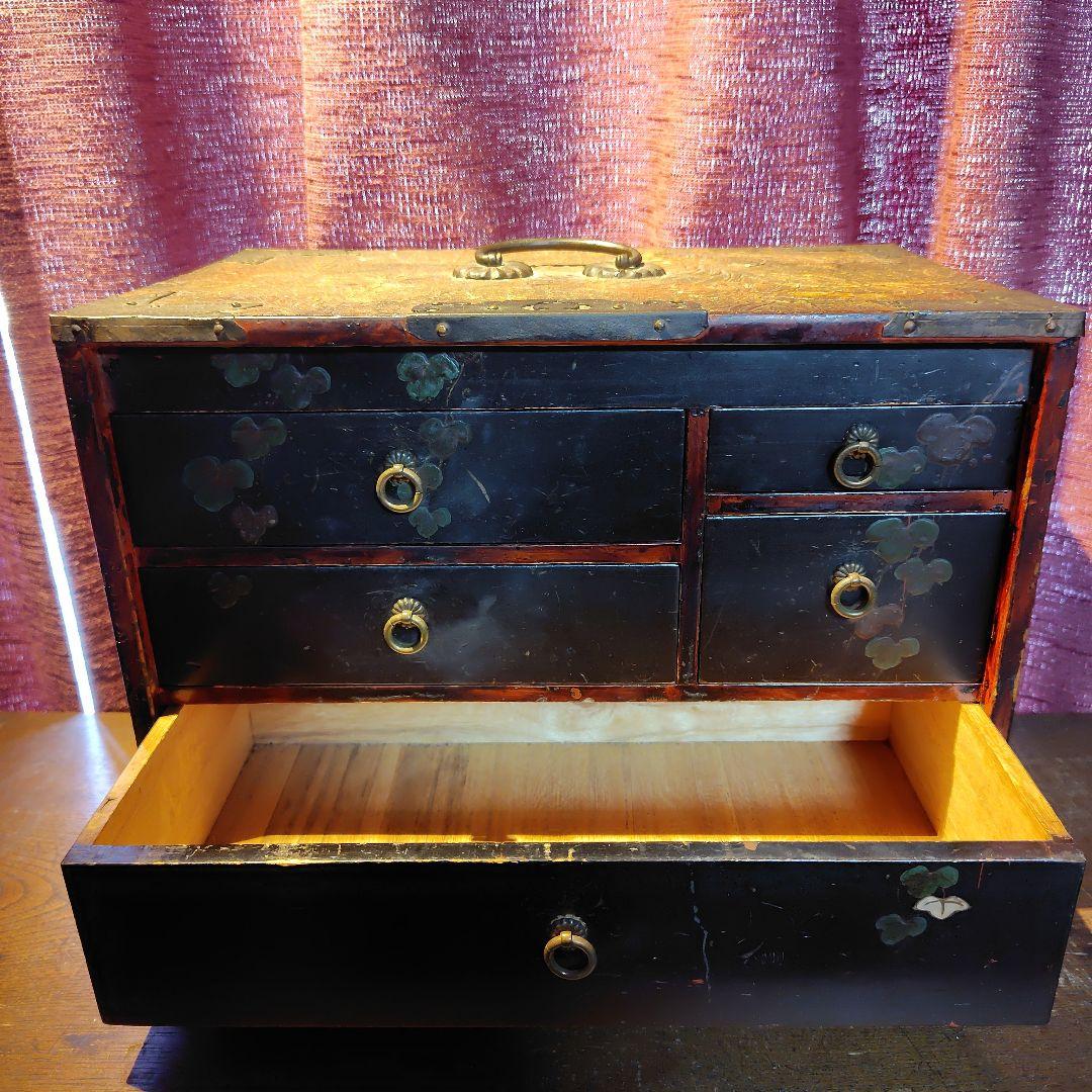 花柄の黒い木製箪笥 5引き出し