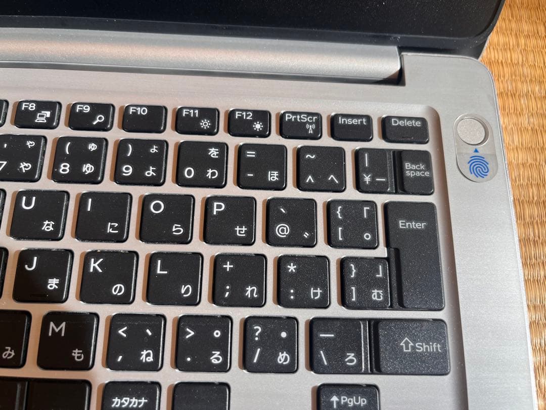 Dell Inspiron5370（Core i7/8GB) ACアダプタ付き