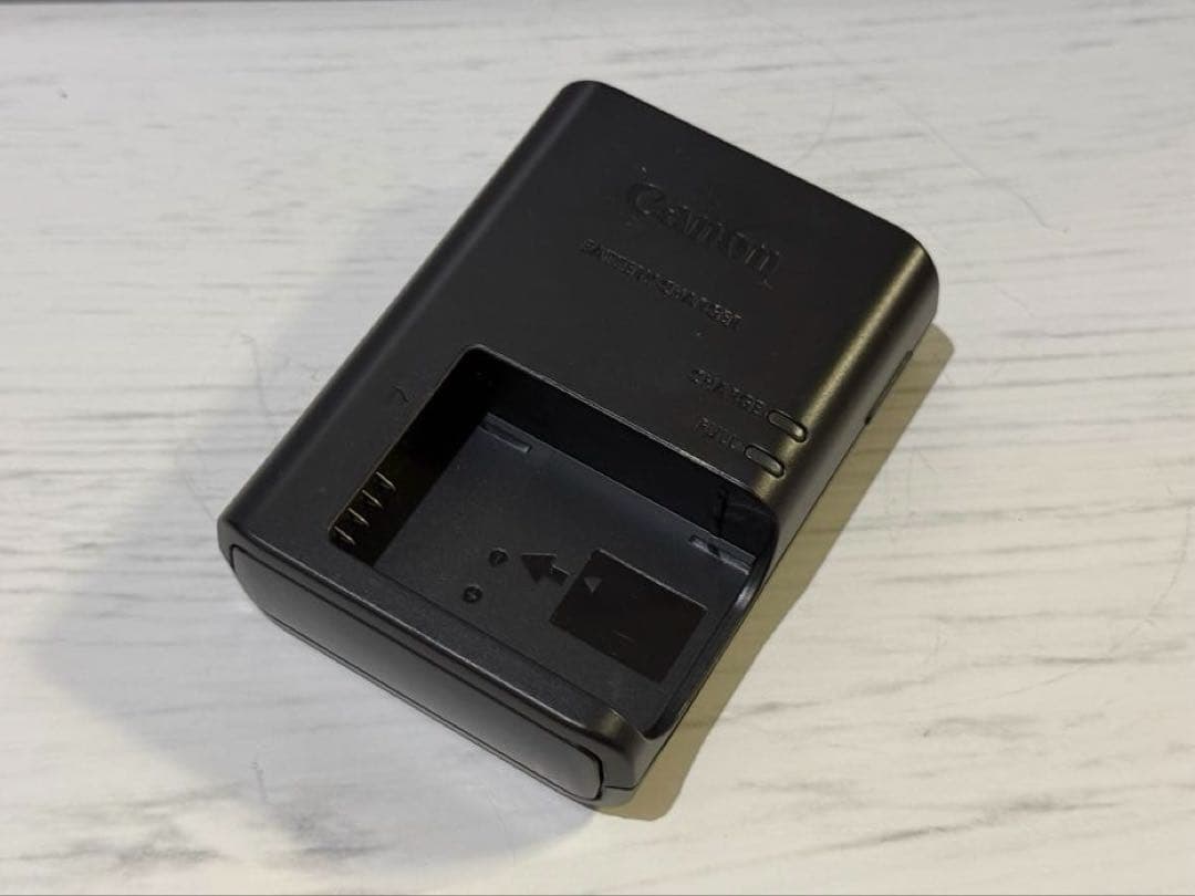 Canon EOS KissM ホワイト　望遠レンズ付き　美品（中古品）