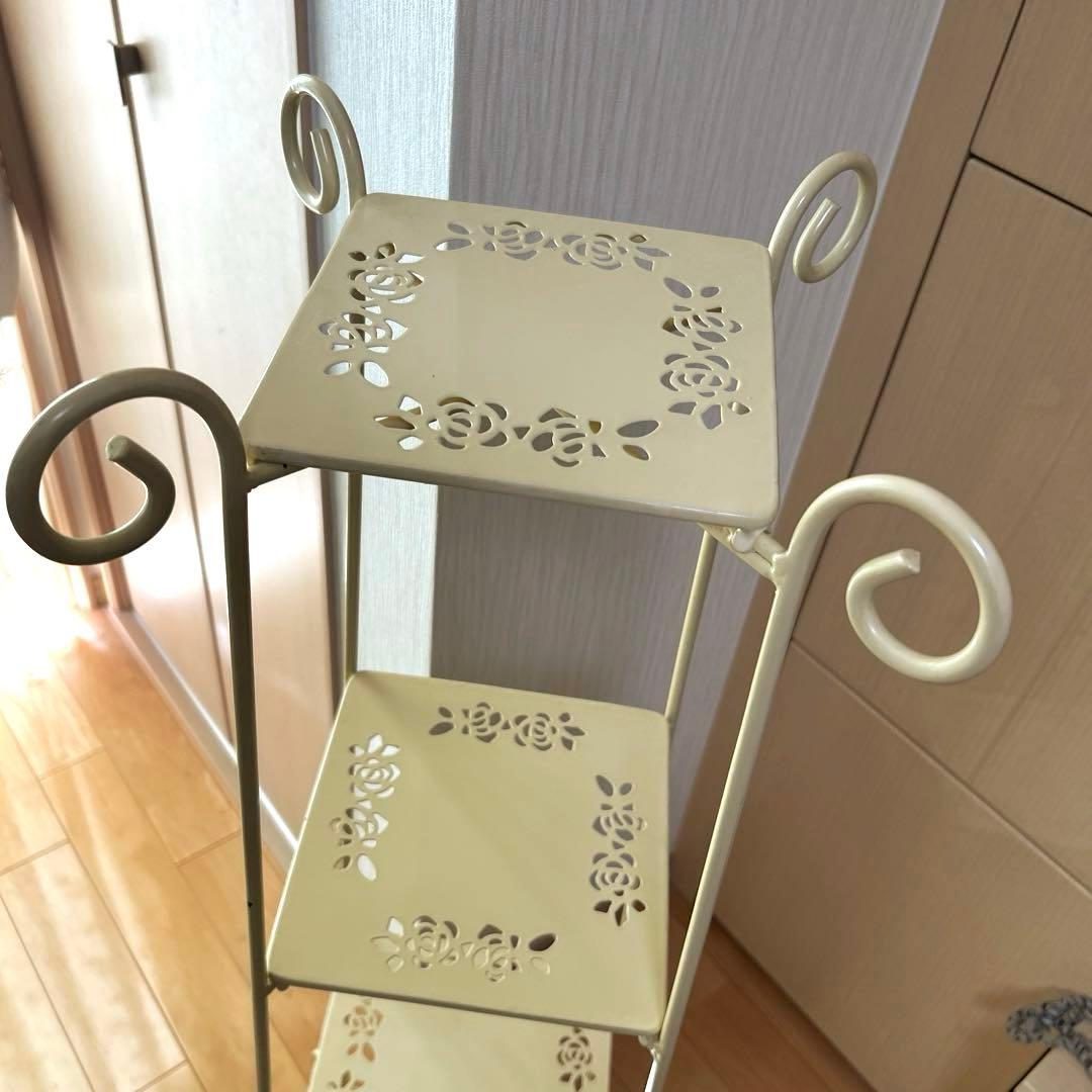 イマン アイアン ローズ 4段シェルフ ラック クリーム色　飾り棚 スタンド