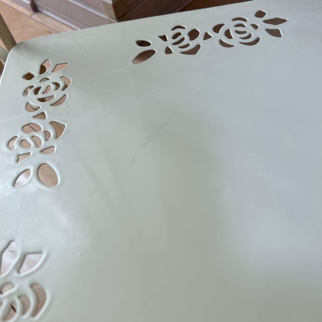 イマン アイアン ローズ 4段シェルフ ラック クリーム色　飾り棚 スタンド