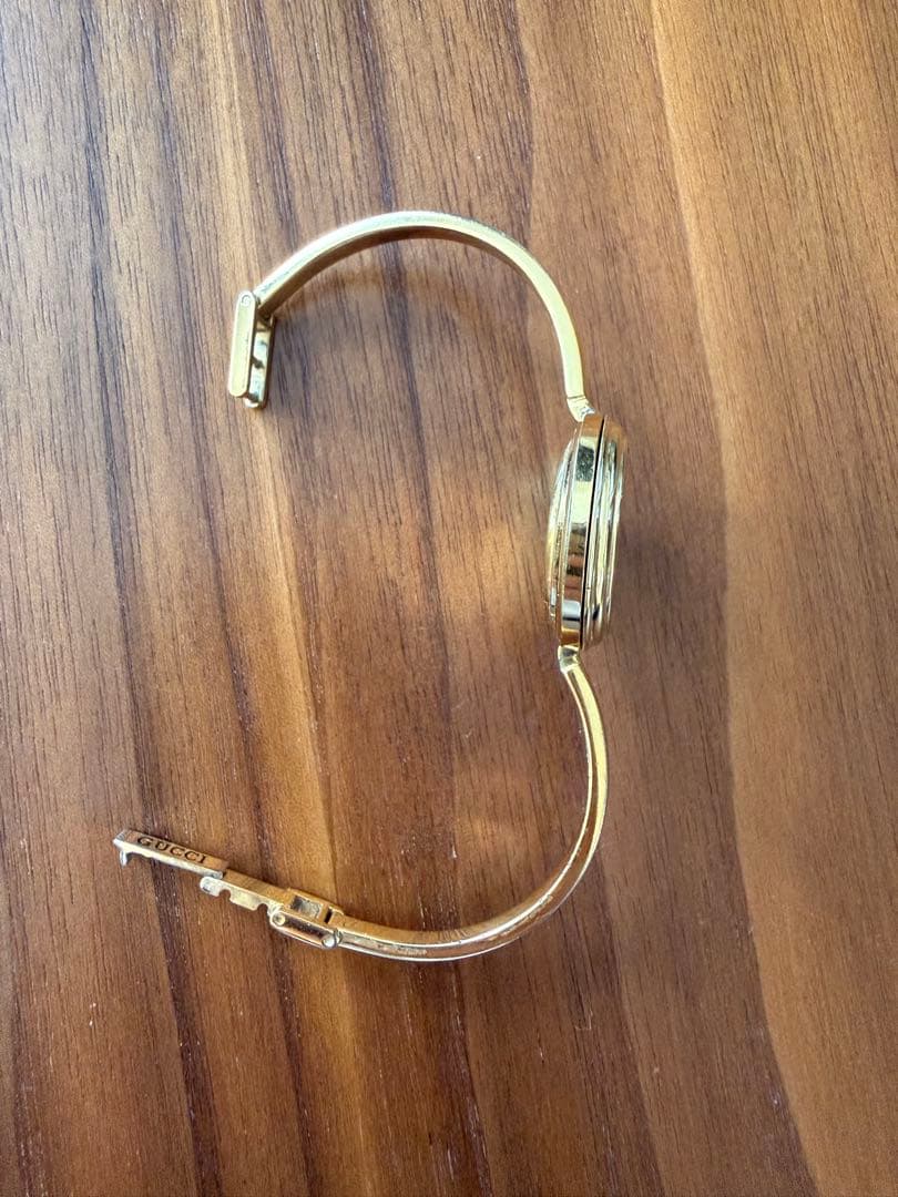 GUCCI ゴールド時計 カラーバンド付き