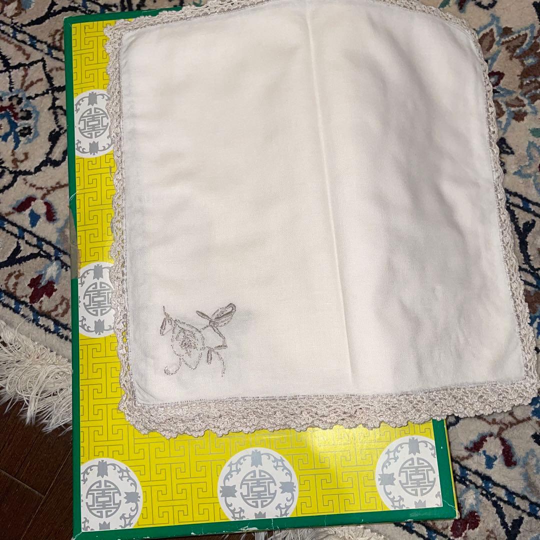 中国　SWATOW ナプキン付き　刺繍入り　レースのテーブルクロス