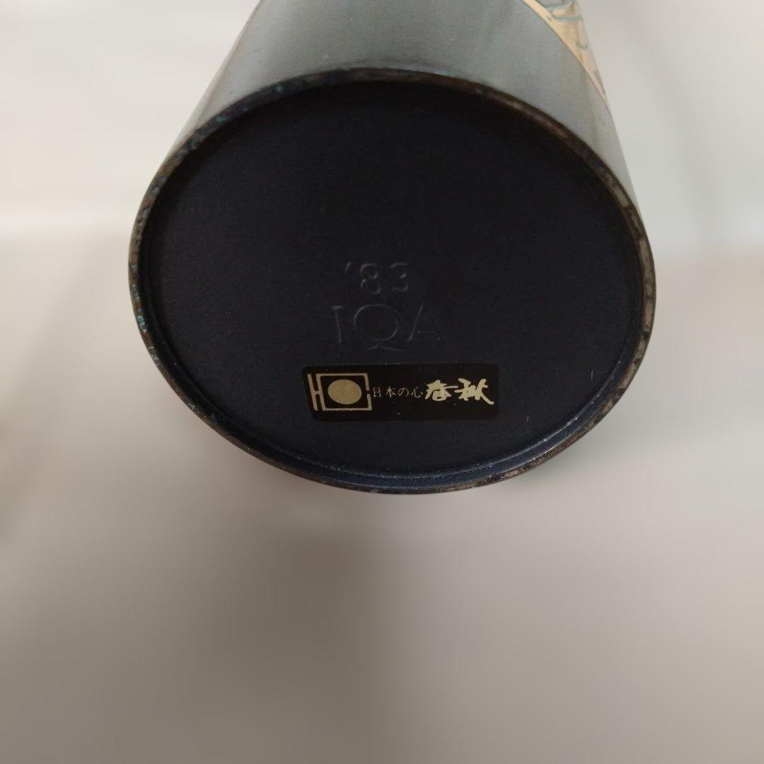 黒い花瓶 飛ぶ鶴のデザイン