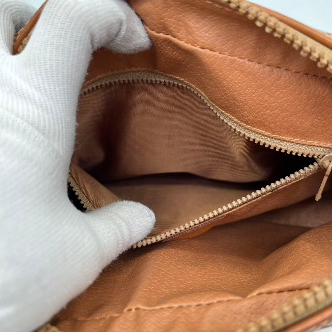 【美品】CELINE ショルダーバッグ 斜めがけ マカダム柄 トリオンフ PVC