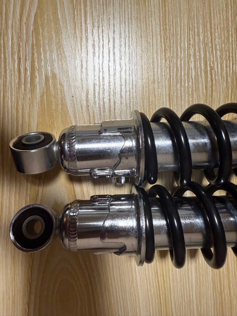 W800 純正リアサスペンション