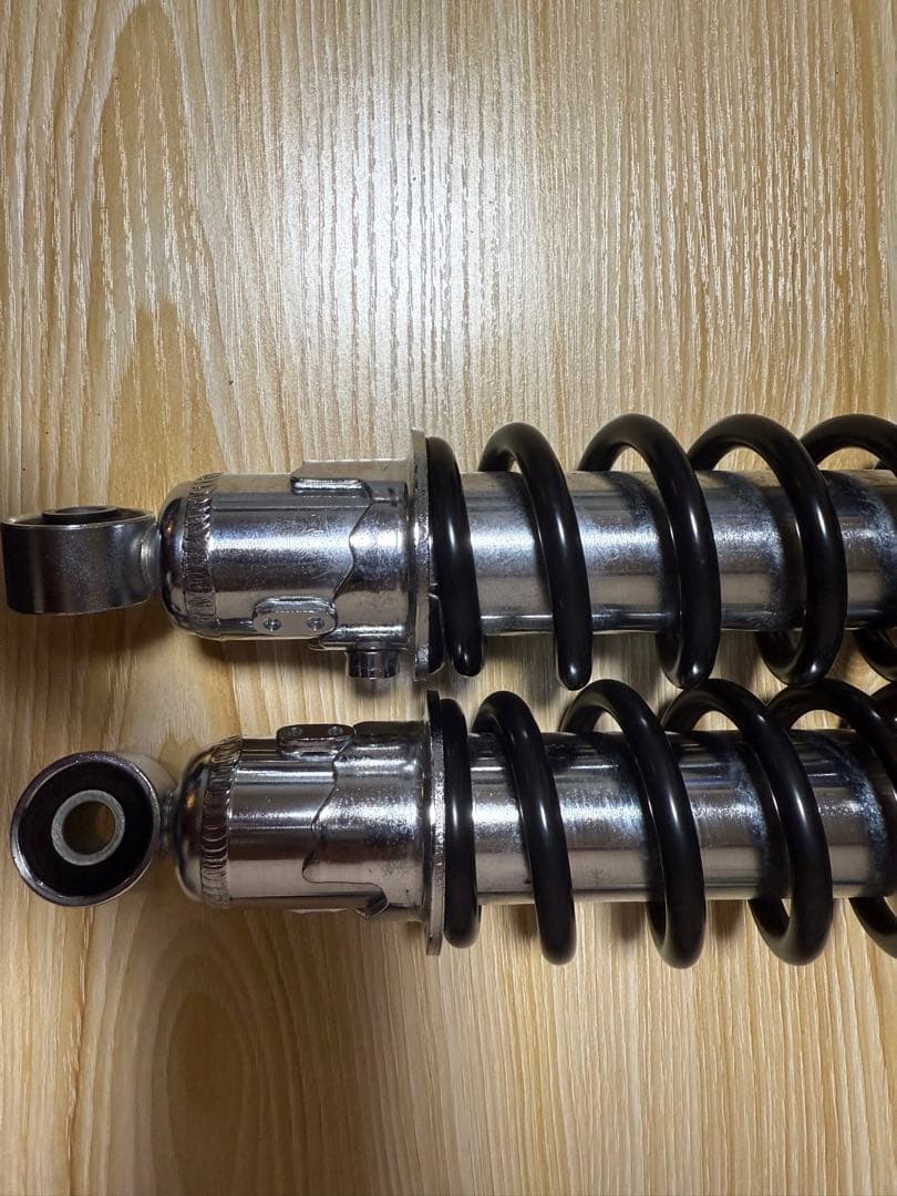 W800 純正リアサスペンション