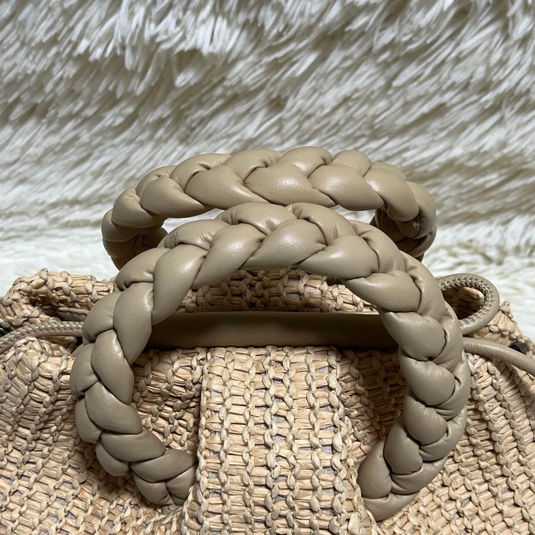 【極美品】ＨＥＲＥＵ　ヘリュー　ボンボンバッグ　ラフィア