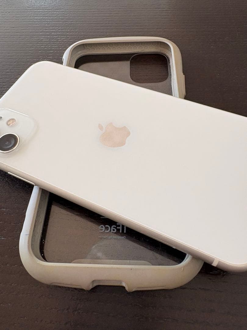 Apple iPhone 11 ホワイト ケース付き