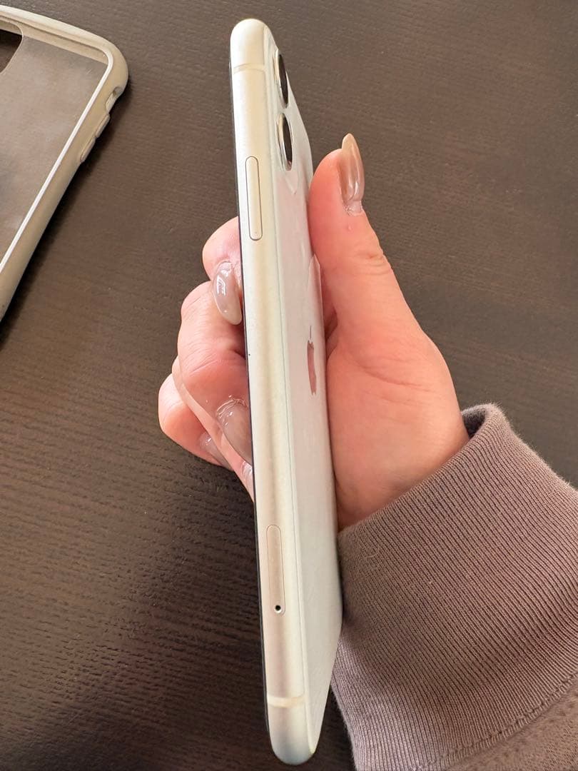 Apple iPhone 11 ホワイト ケース付き