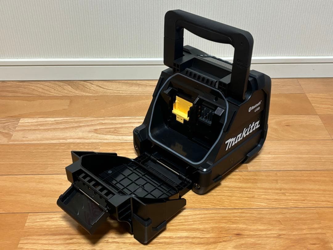 makita USBメモリ音楽再生機能付 Bluetootスピーカ MR202B