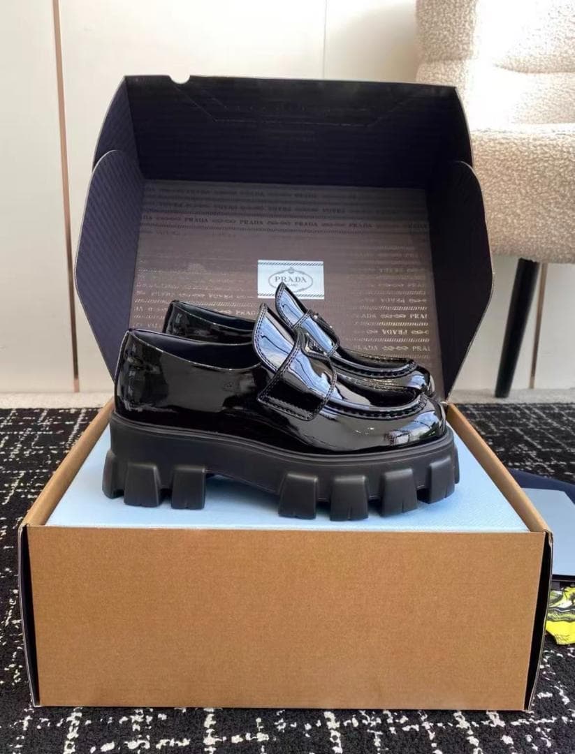 PRADA チョコレート レザー ローファー 37