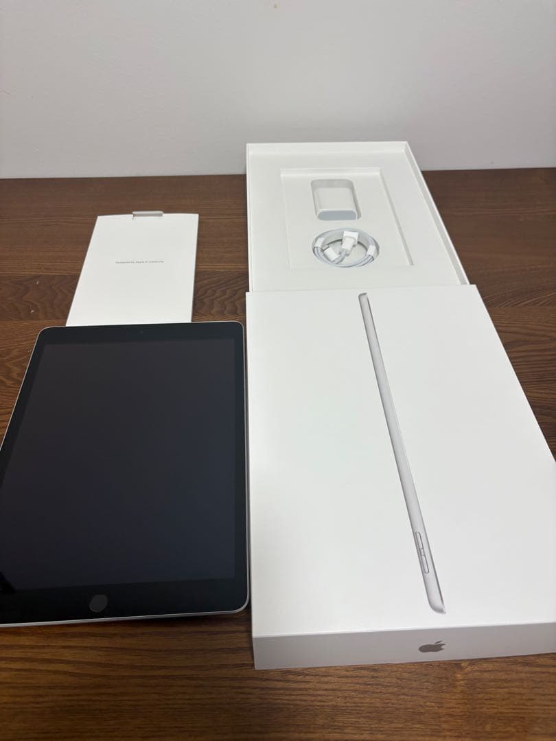 【極美品】iPad 第9世代 64GB シルバー付属品完備