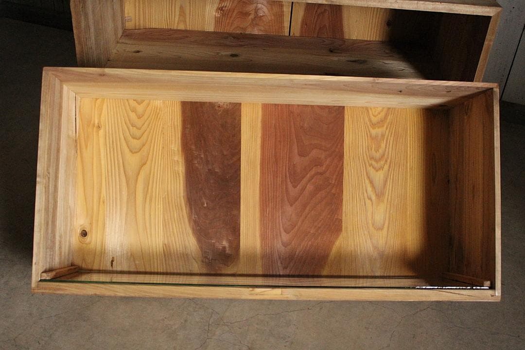 前面ガラスの木製引き出し2段　食器棚　シャツケース　収納棚　古家具