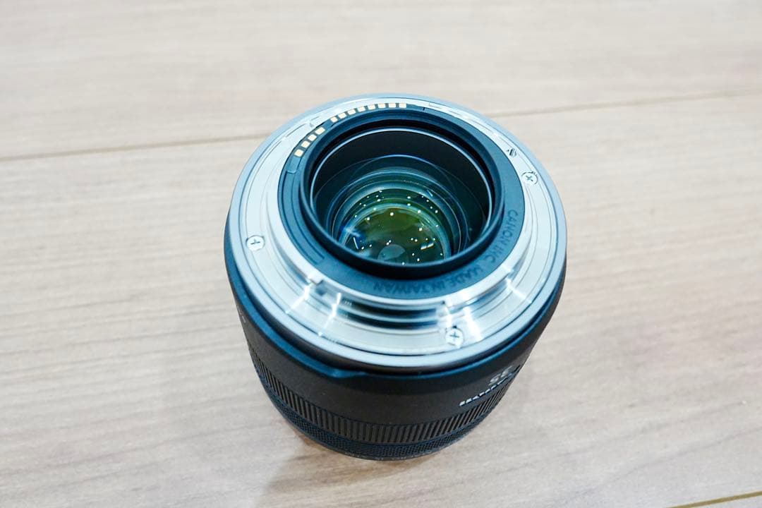 RF35mm F1.8 マクロ IS STM レンズフード・フィルター付き