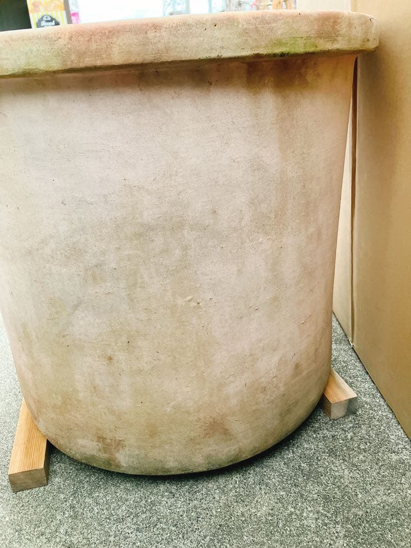 テラコッタ　アンティーク調　直径50cm 高さ45cm オリーブ柄 植木鉢 陶器