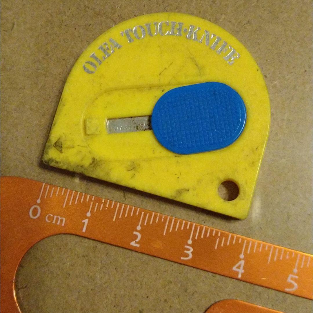 【新品ですが汚れ有】昔流行ったカッター　昭和レトロ？！　黄色&青