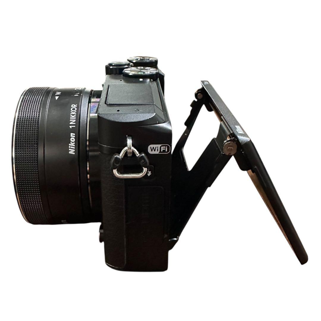 美品 Nikon1 J5 ミラーレス一眼 ダブルレンズキット レンズ3点