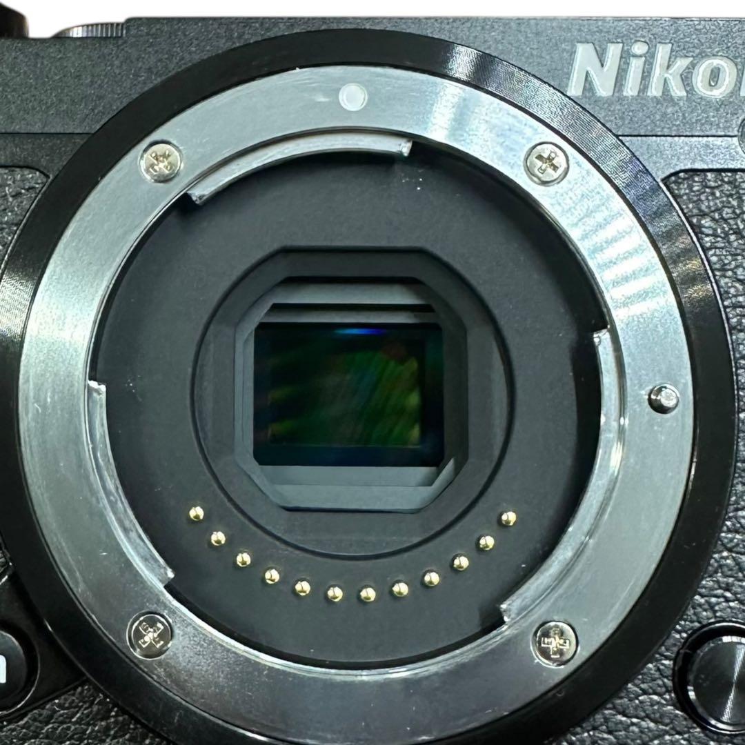 美品 Nikon1 J5 ミラーレス一眼 ダブルレンズキット レンズ3点