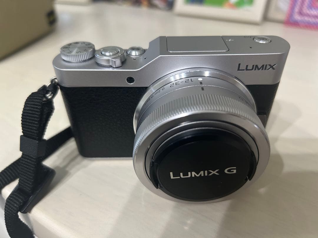 LUMIX ミラーレス一眼カメラ シルバー レンズ2本付き　DC-GF9