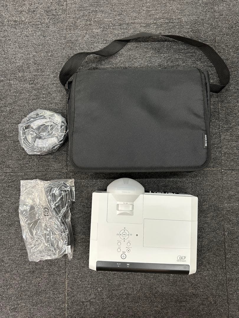 RICOH 3,300 ANSI ルーメンプロジェクターPJWX4241