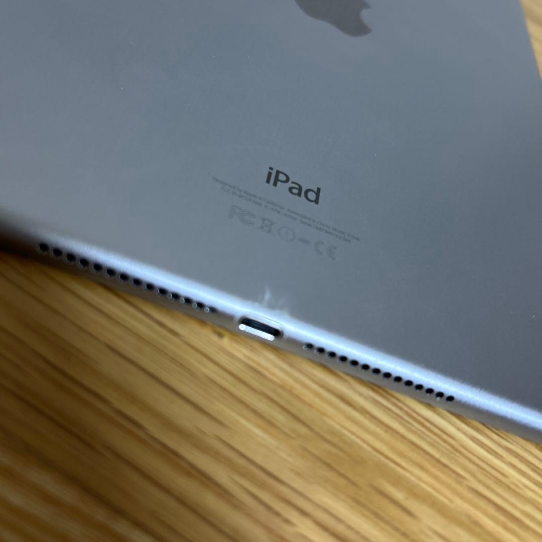 Apple iPad シルバー 本体　iPad Air2 128GB