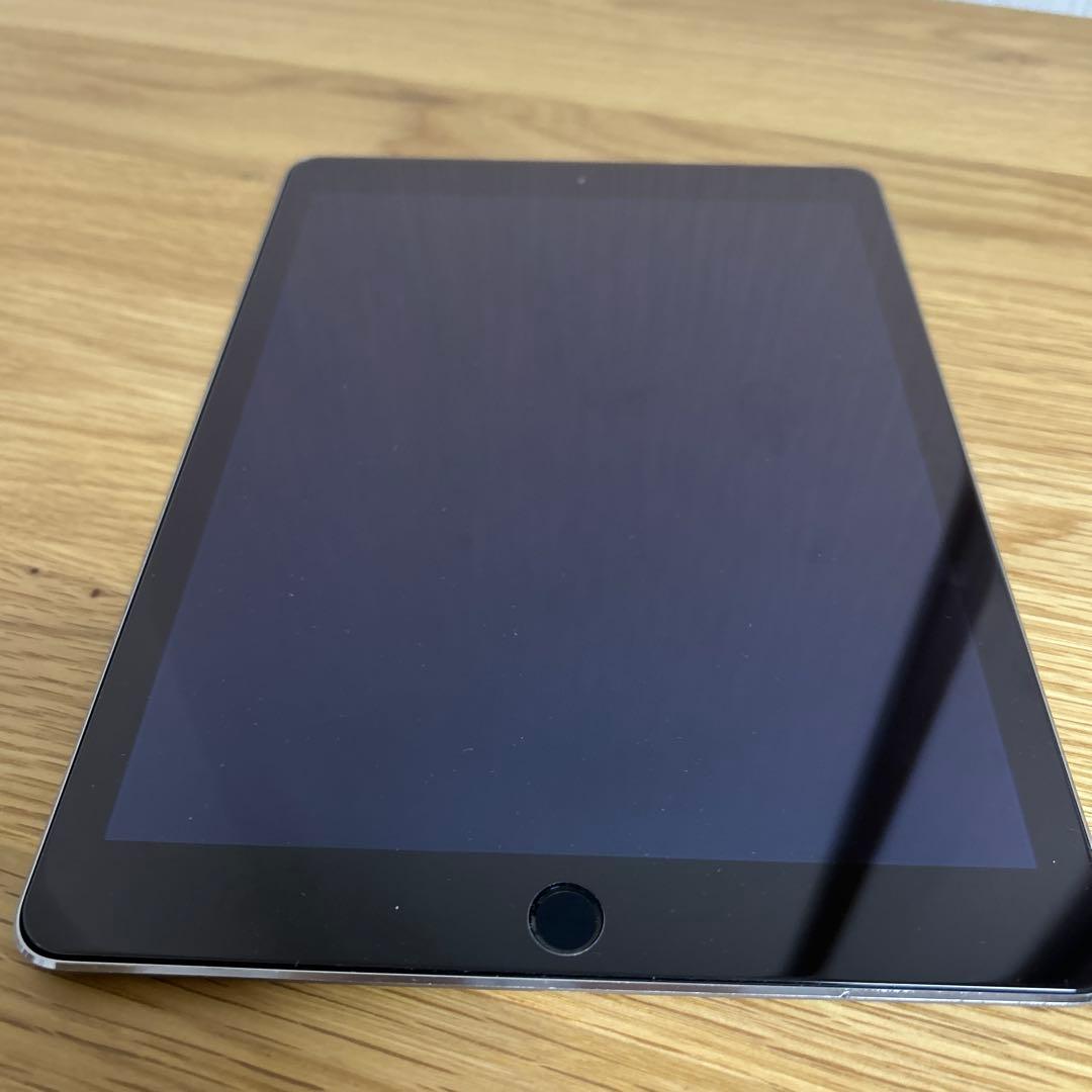 Apple iPad シルバー 本体　iPad Air2 128GB
