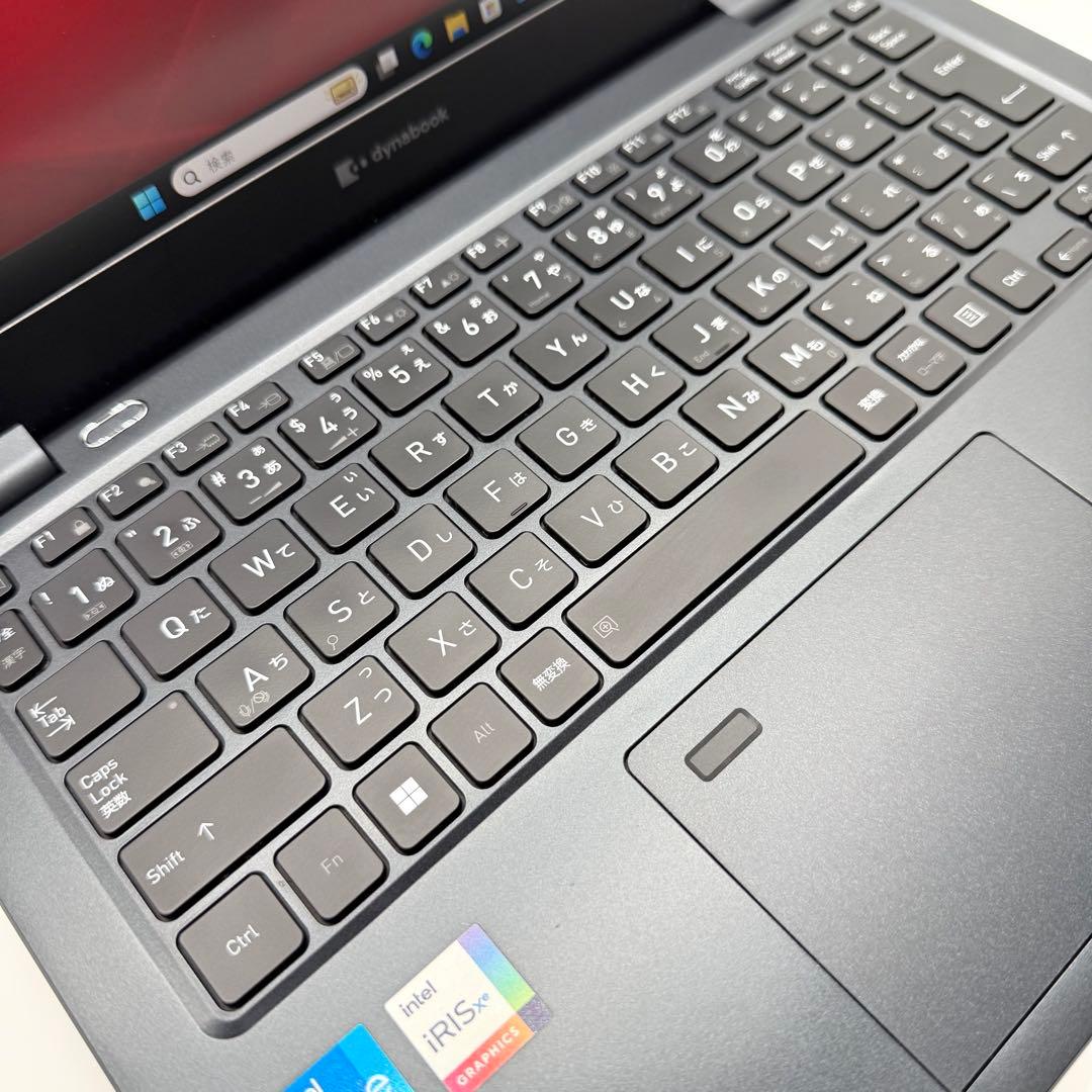 東芝 dynabook 11世代i5 16GB SSD256 小型軽量 高速静音