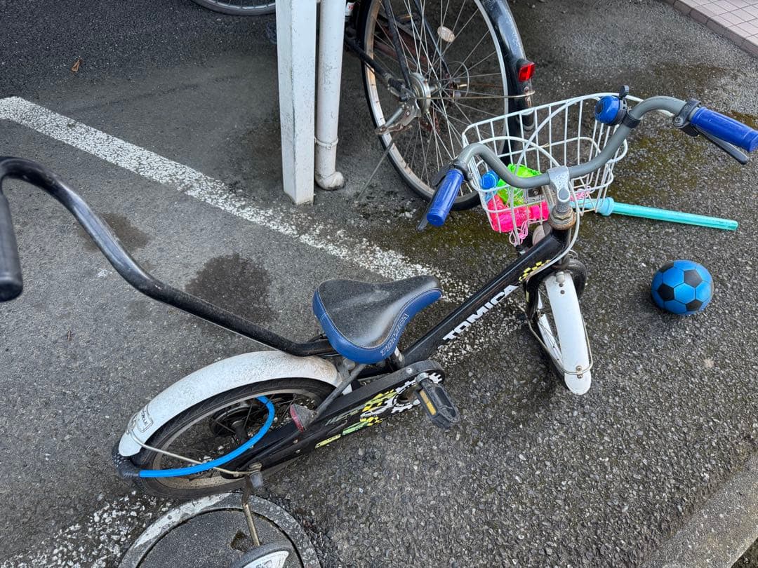 TOMICA 子供用自転車 黒色 補助輪付き、トイザラスで購入！　トミカ