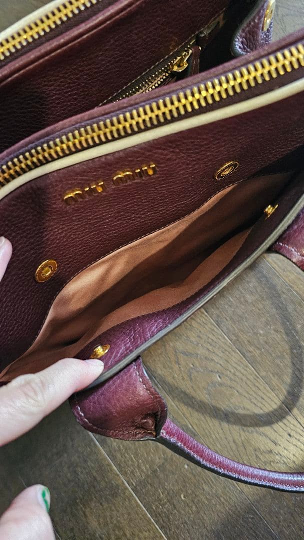 MIU MIU バーガンディ レザー ハンドバッグ