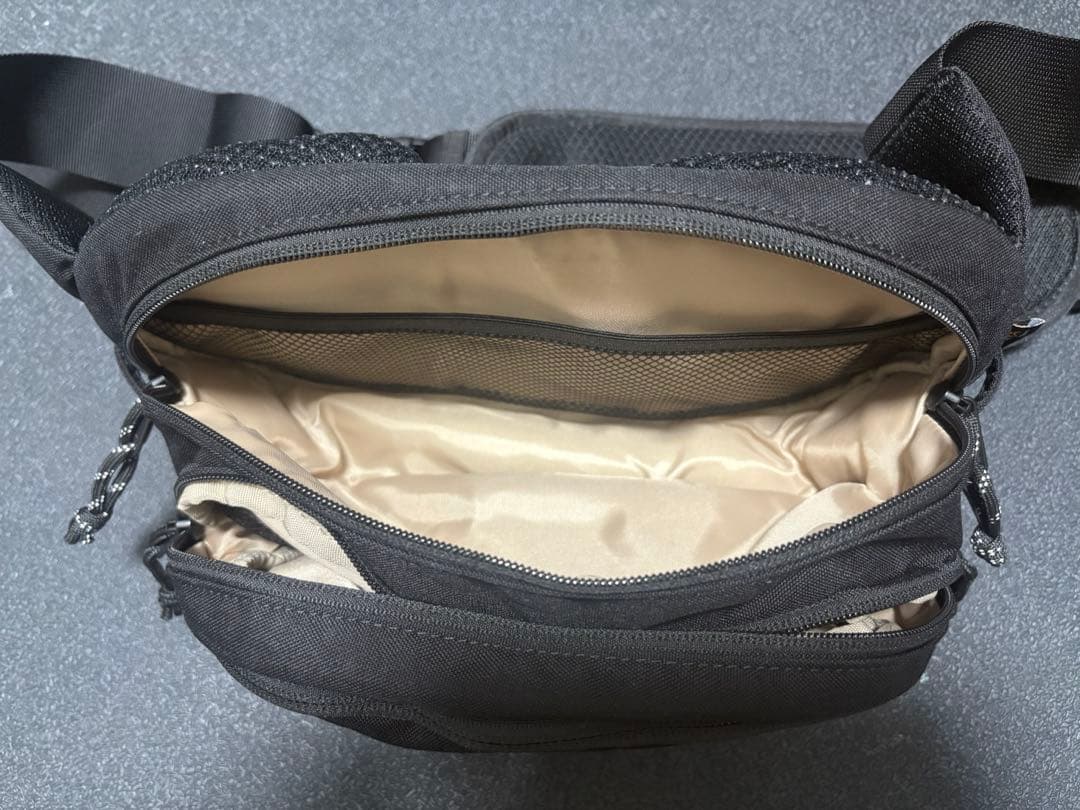 Hugoo ヒップシート　ブラック×ベージュ　ハグー