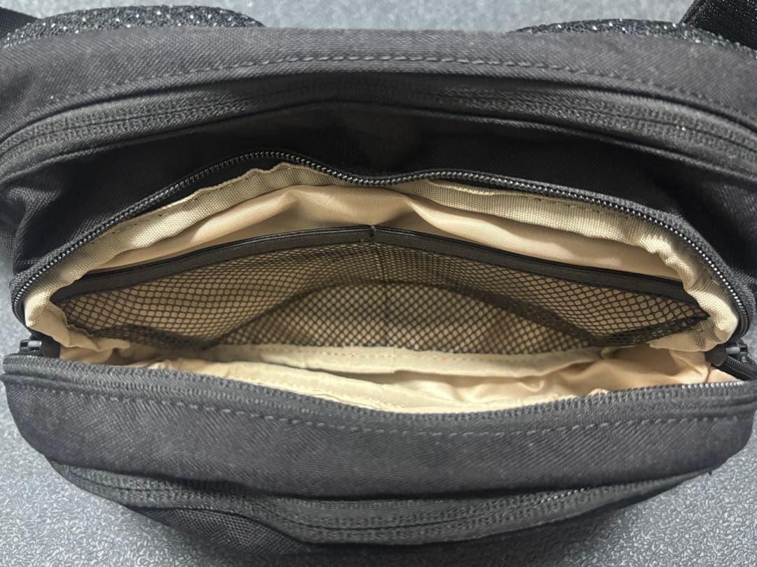 Hugoo ヒップシート　ブラック×ベージュ　ハグー